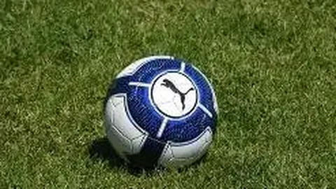 “全球瞩目的《决胜巅峰》世界赛落户我国，展现中国电竞风采”